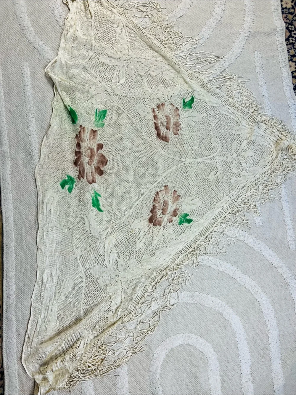 Vintage cream triangular